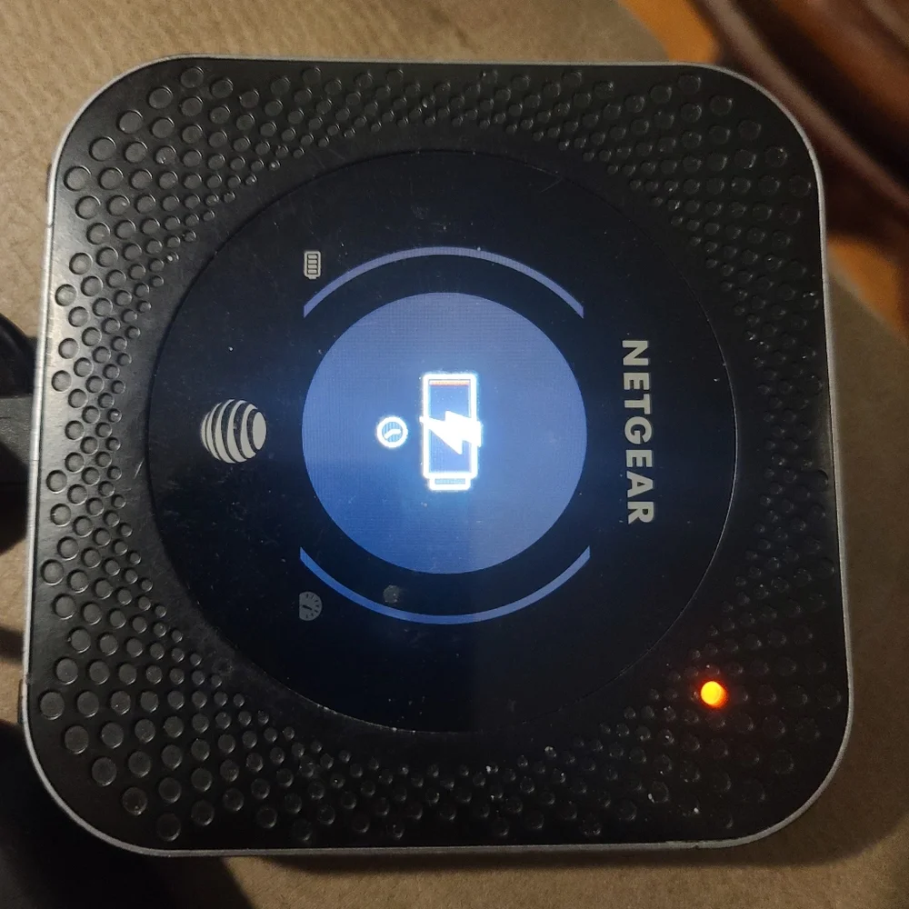 Netgear Nighthawk M100 - Picture 1 of 2